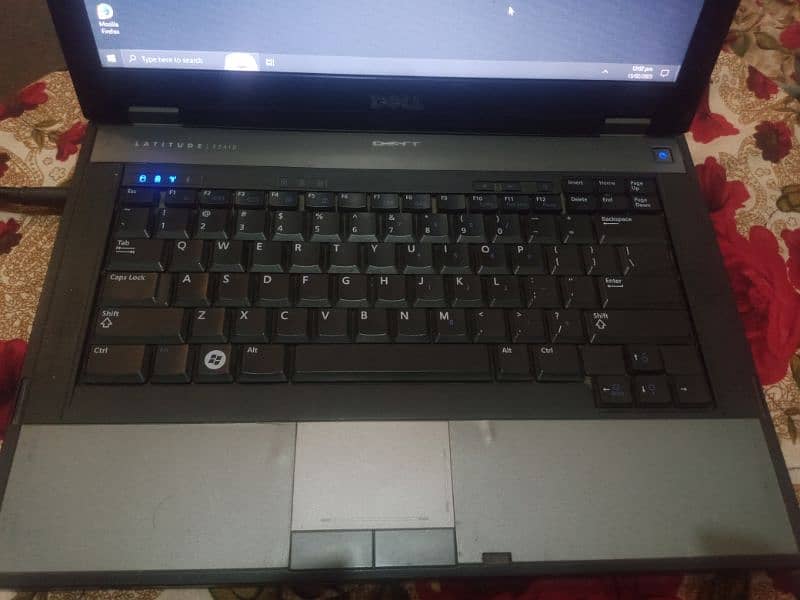 Dell latitude E5410 4 ram 256 heard gud battery timing 1