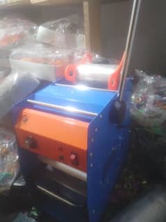 Cup sealer machine