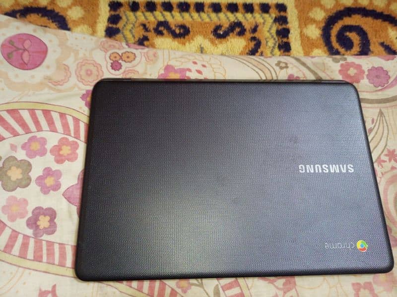 assalamualaikum Samsung Chromebook / contact number/ 03194085088 3