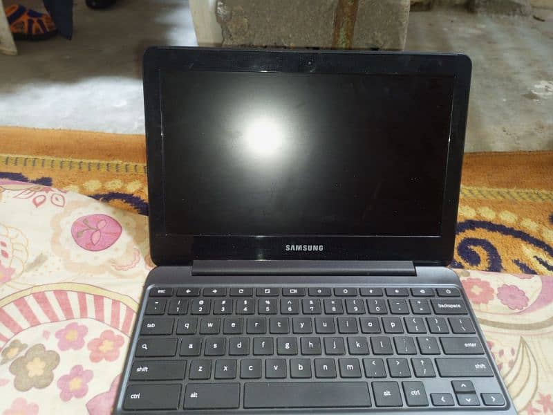 assalamualaikum Samsung Chromebook / contact number/ 03194085088 4