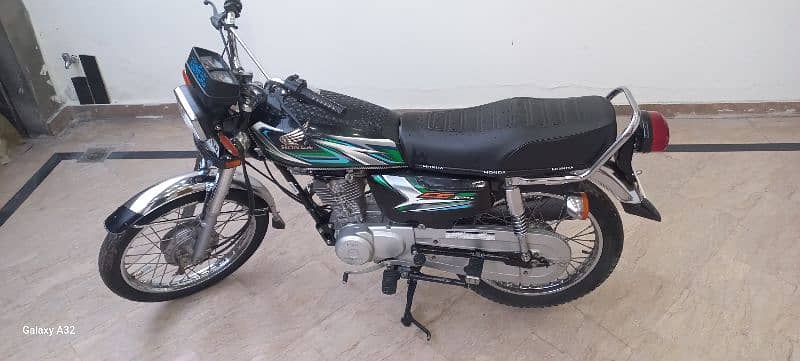 Honda 125 Black colour 2