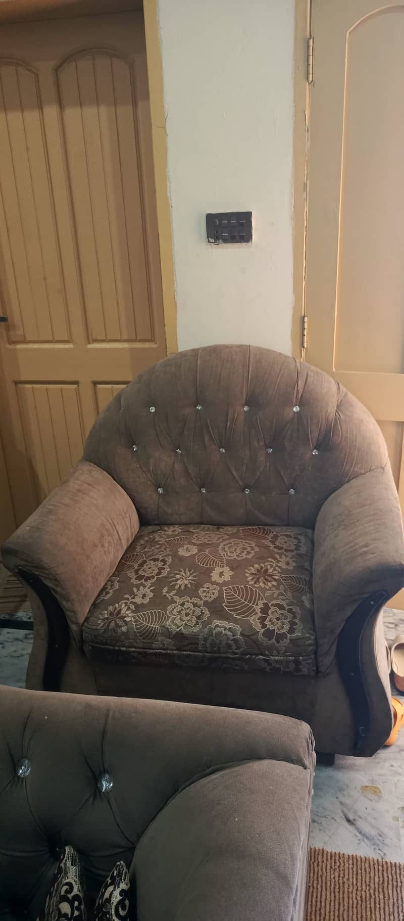 5 seater sofa for sale 0