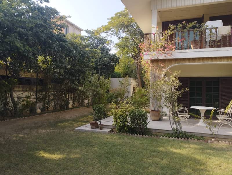 Well-Maintained 1000 Yards Bungalow for Sale in DHA Phase 5 3