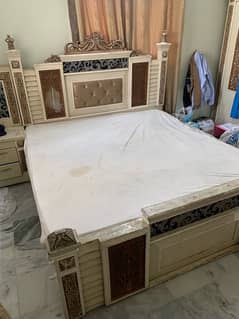 Double bed with dressing table & side tables