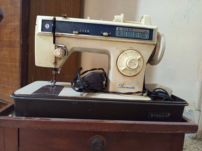 singers dismatic machine good condition 0