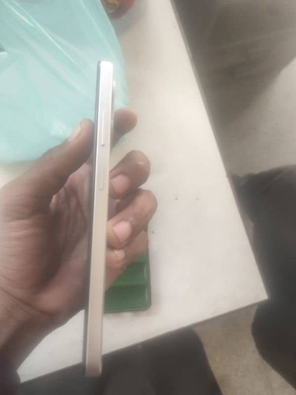 I am saling my phone Infinix smart 8 4gb 128gb 6