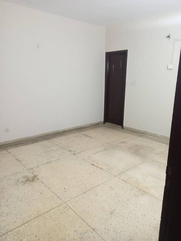 1900 sqft 3 Bed D/D Apartment "Rufi Lake Drive" 3