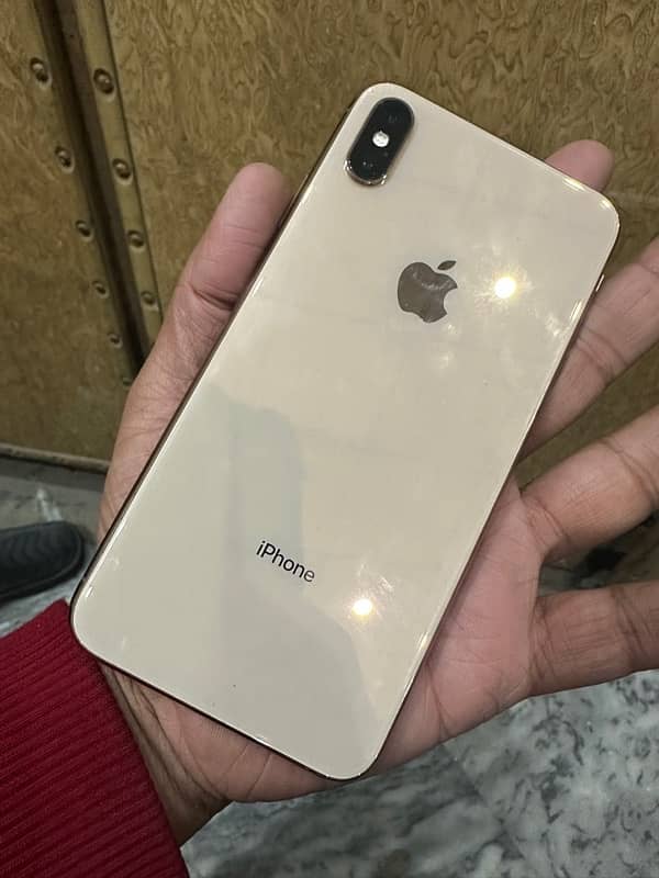 iphone xs max 256gb golden color 10/10 pta approved 81 batter health 4