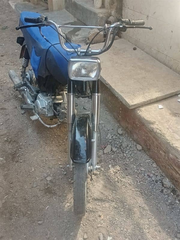 me apni bike star 2004 sale kr raha hu only running paper he 1