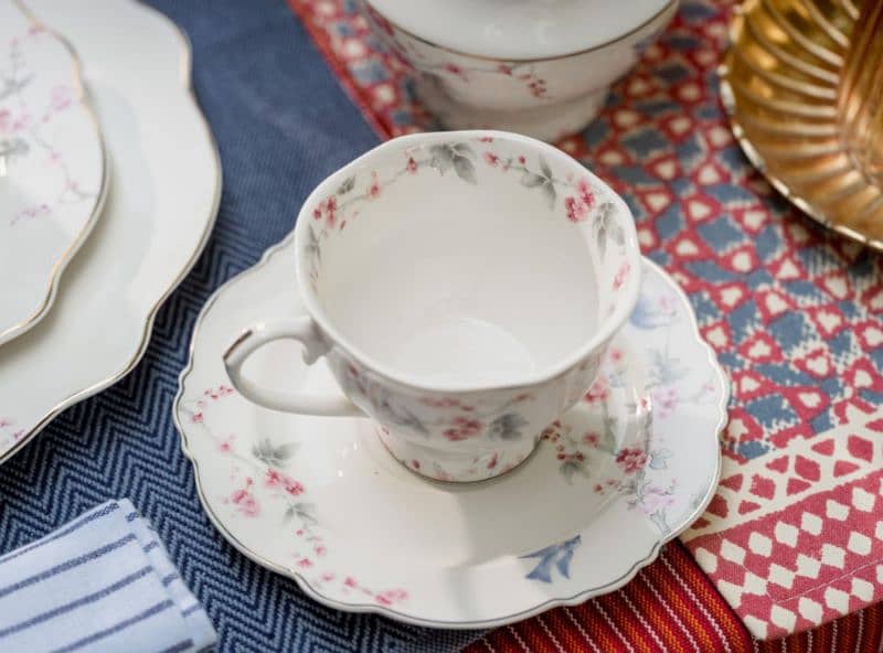 FLORAL TEA SET 6 CUPS 6 SAUCERS KETTLE MILK AND TEA POT 2