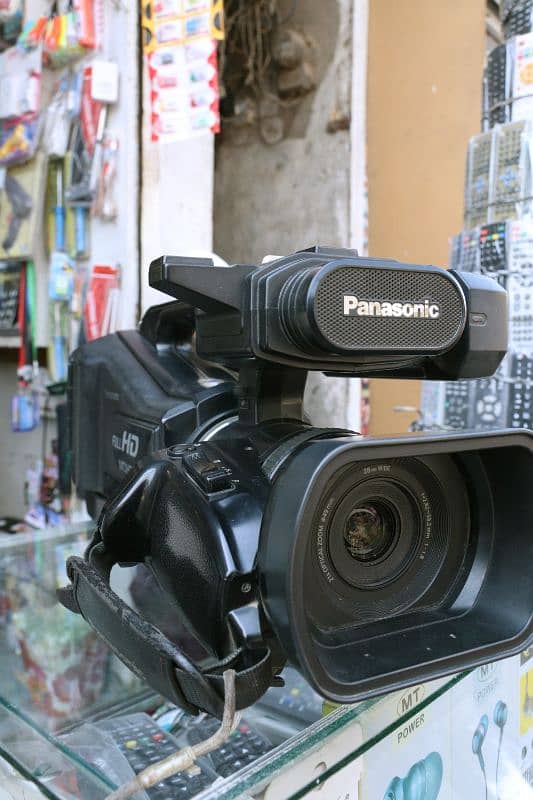 Panasonic HC-MDH2 Camera 2