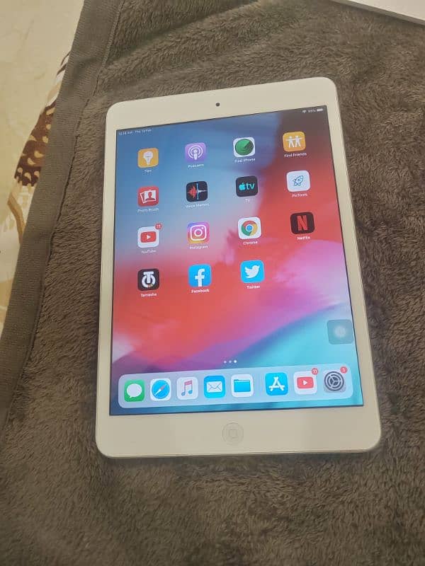 Ipad mini 2 in good condition 32gb. 1