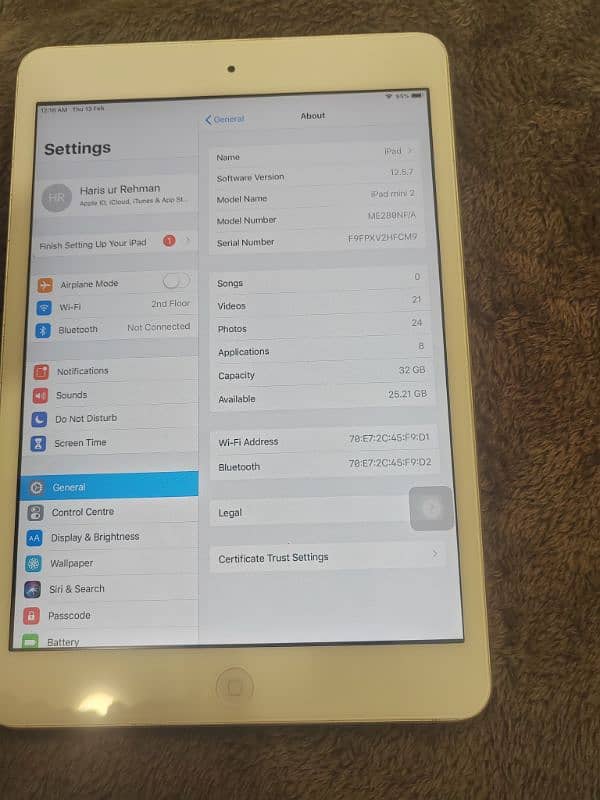 Ipad mini 2 in good condition 32gb. 5