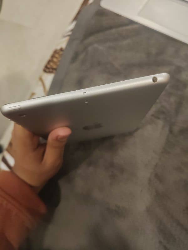 Ipad mini 2 in good condition 32gb. 6