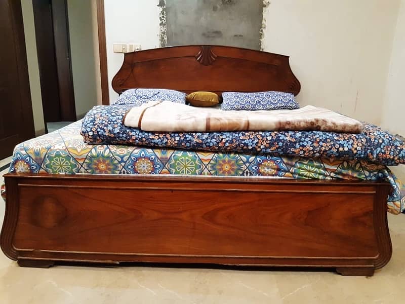 solid wood king size bed for sale good condition 0