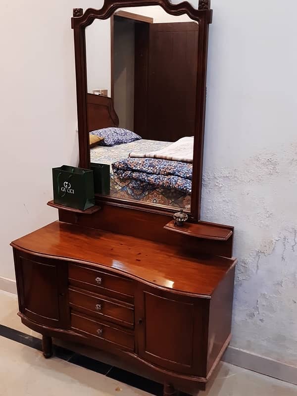 solid wood king size bed for sale good condition 3