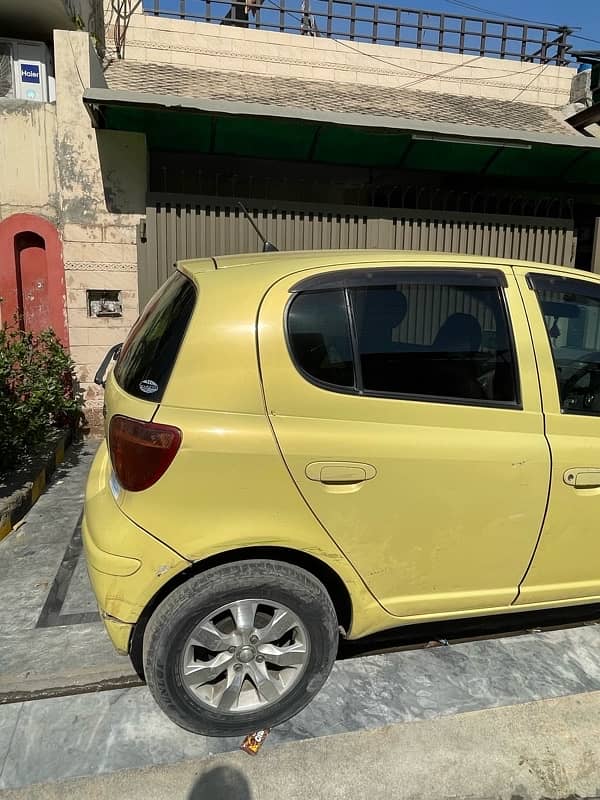 Toyota Vitz 2004 but registered in 2007 9