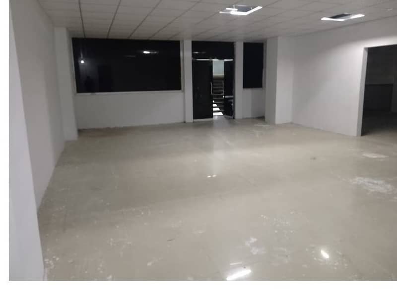 Area 700 Square Feet Office Available For Rent Real Pictures In Main Boulevard Road Gulberg 3 Lahore 3