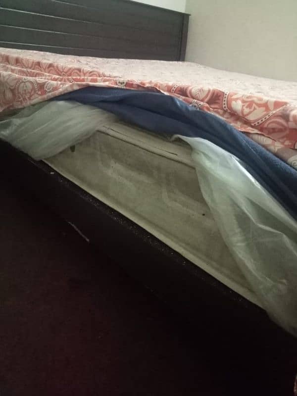 King Size Bed with mattress for sale in Islamabad 2