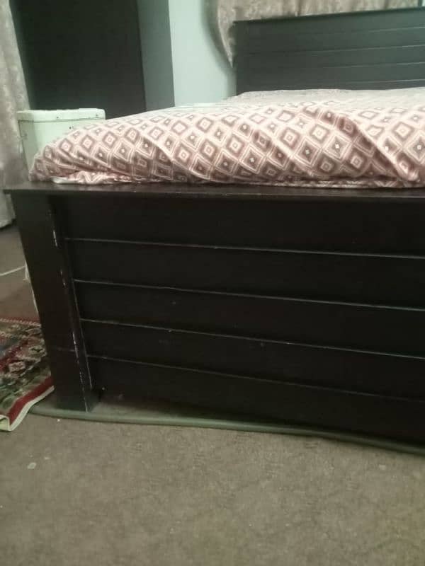 King Size Bed with mattress for sale in Islamabad 3