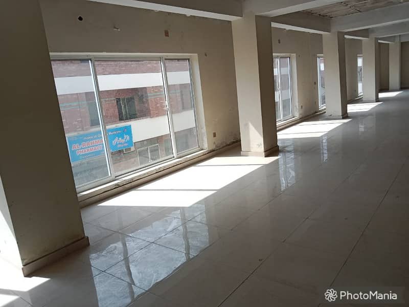  One Kanal Building Prime Rental Opportunity in Lahore!  12