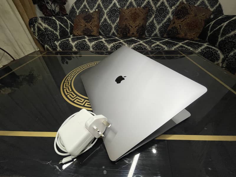 Apple Laptop,Macbook Pro2019,Core i7,16Inchs,16GBRAM,512GB SSD,4GB AMD 1