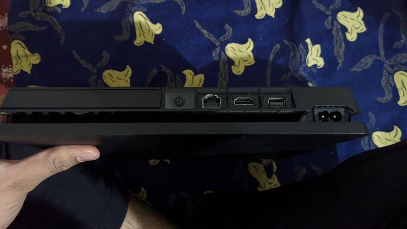 ps4 slim 4