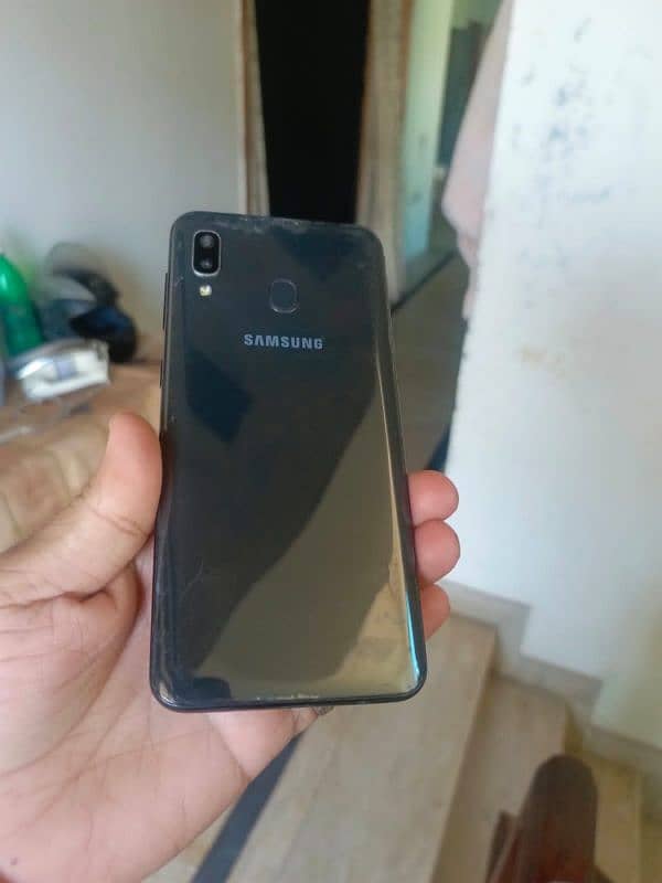 Samsung galaxy a20 3/32  all orignal with charger exchange possible 0