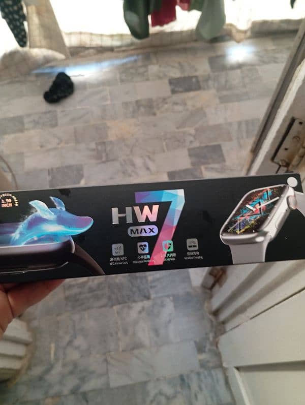 Hw7 max with 2 straps and box new 8