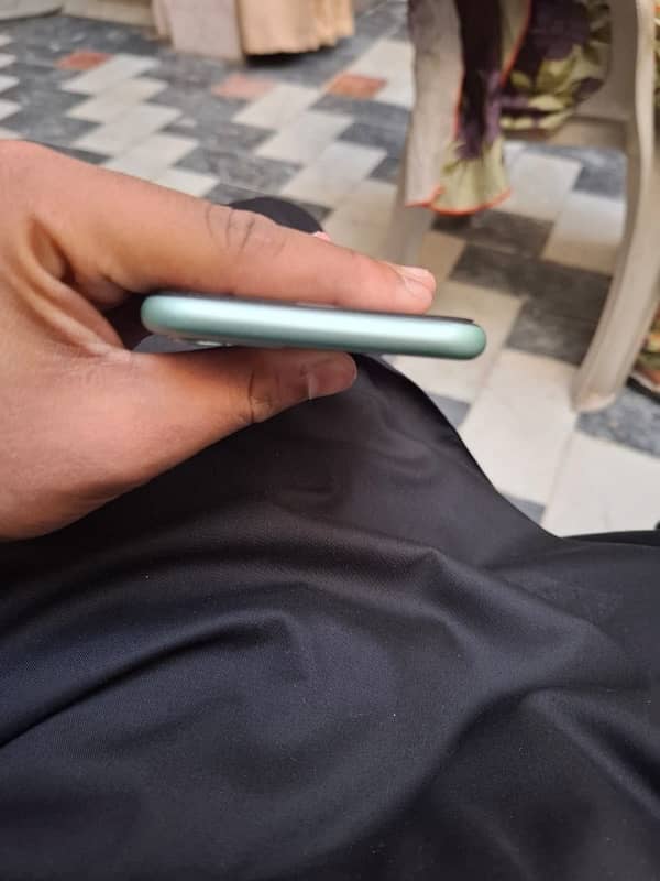 IPhone 11 Official PTA 128gb 5