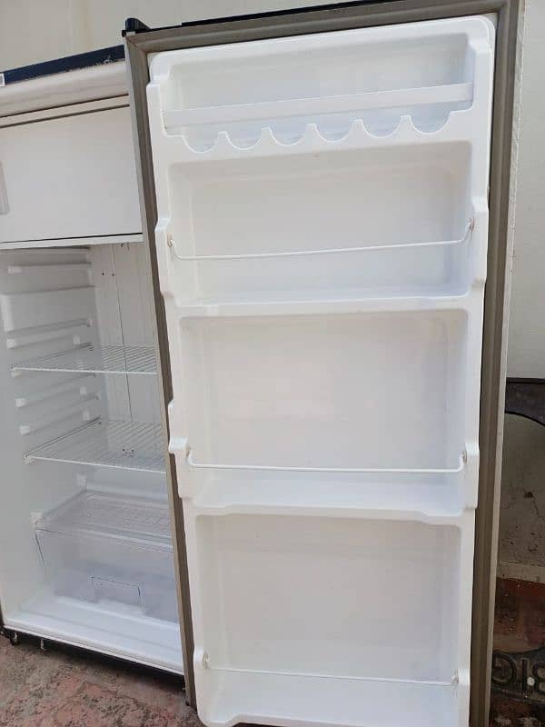 Dawlance fridge for sale in warranty urgent sell 1