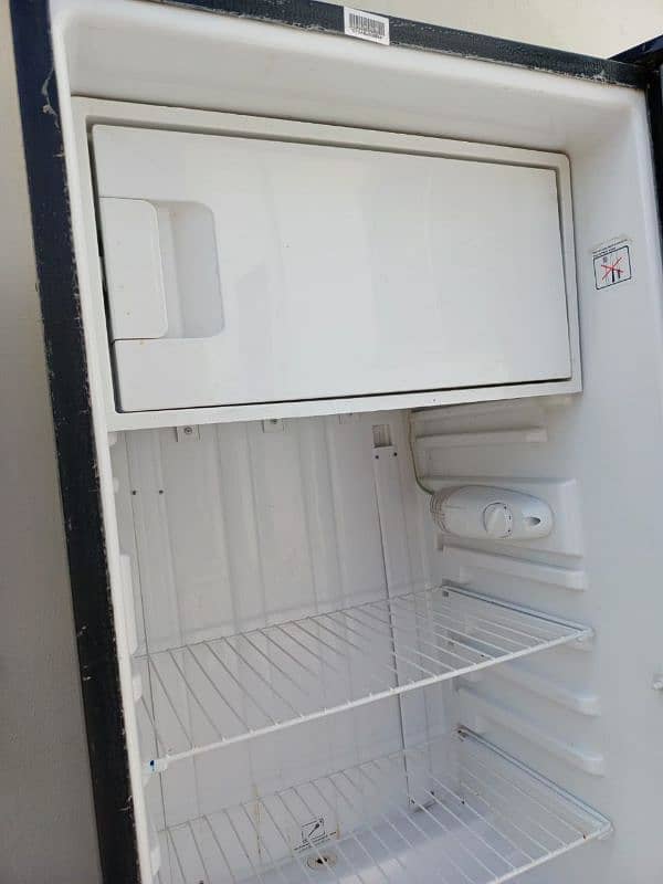 Dawlance fridge for sale in warranty urgent sell 4