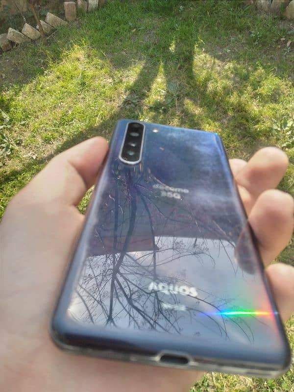 Aquos R5 0