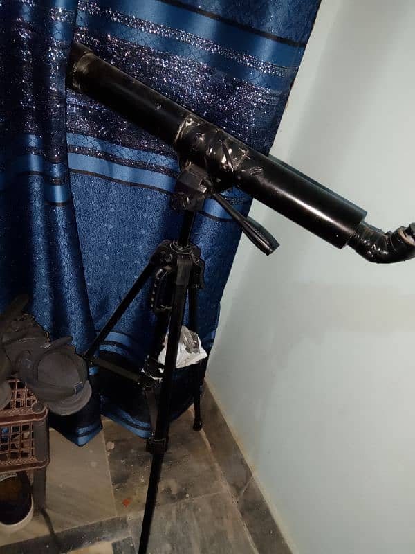 60/700 Refractor Telescope With Heavy aluminum Tripod Eyepieces also 0