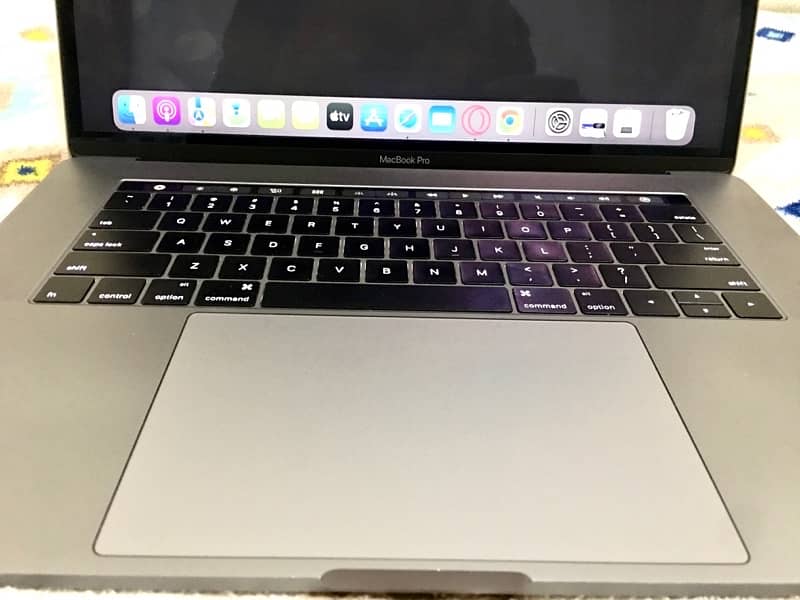 Apple MacBook Pro 2016 model 6