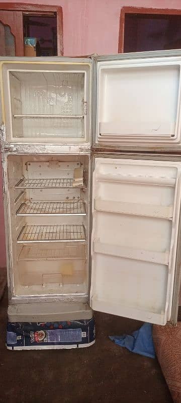 Used Refrigerator for sale in original condition (dawlance company) 1