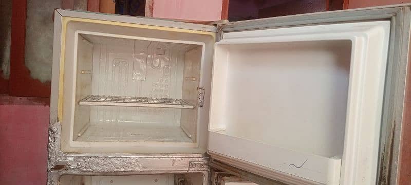 Used Refrigerator for sale in original condition (dawlance company) 2