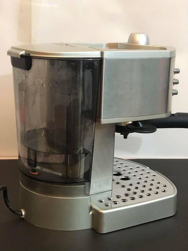 DeLonghi Coffeemaker/coffee machine 4