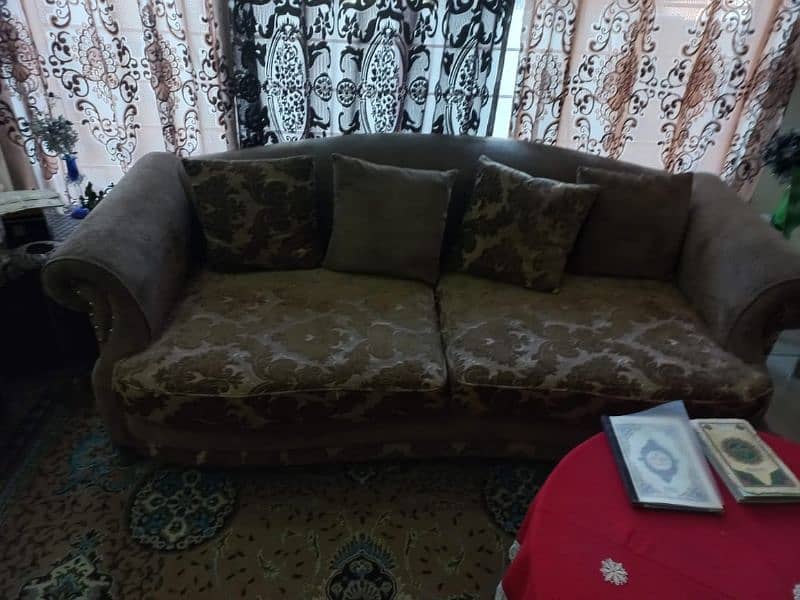 Good Condition 7 seater sofa set is available for sale. 1