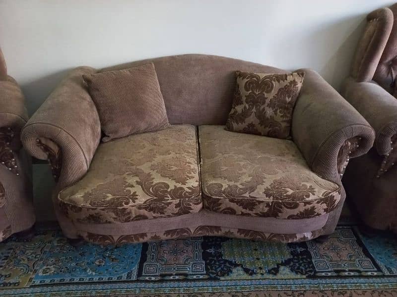 Good Condition 7 seater sofa set is available for sale. 2