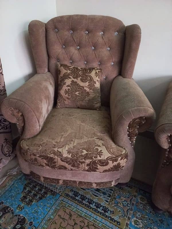 Good Condition 7 seater sofa set is available for sale. 3