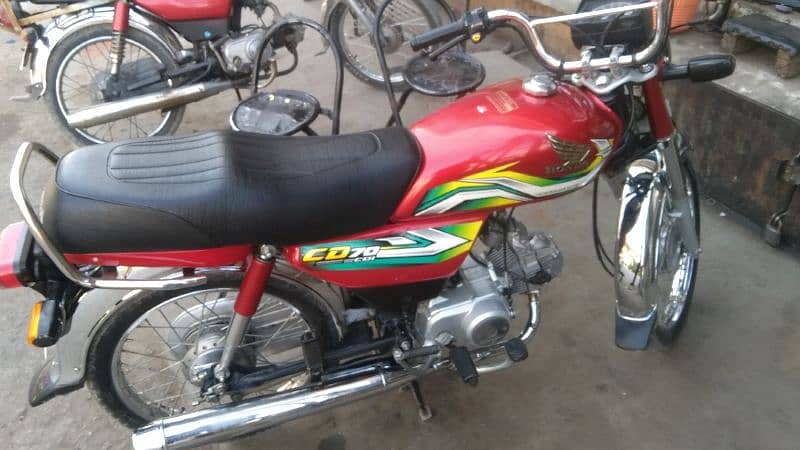 selling Honda CD70 1