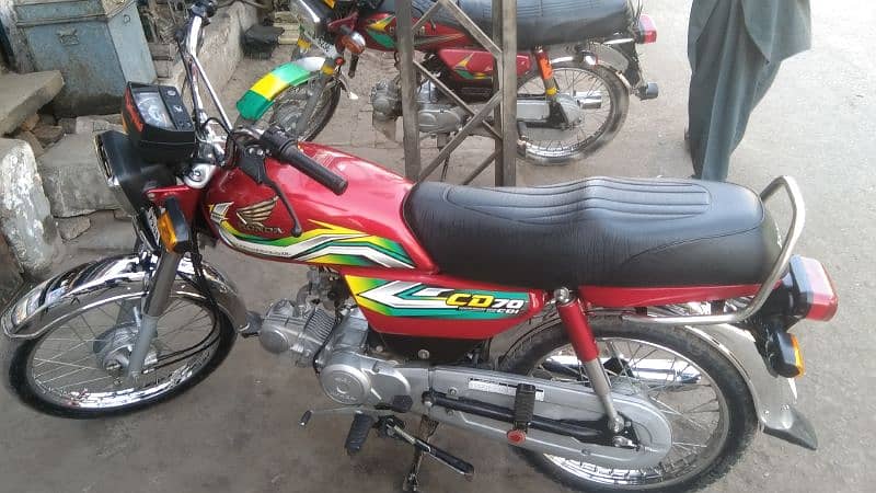 selling Honda CD70 2