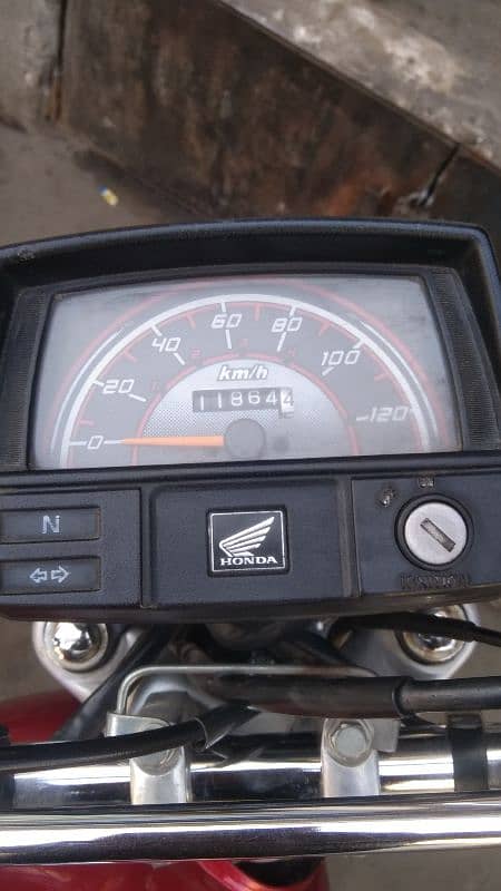 selling Honda CD70 3