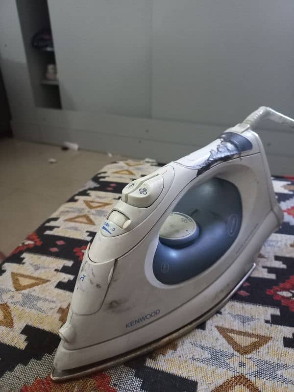 Iron / steam iron 1