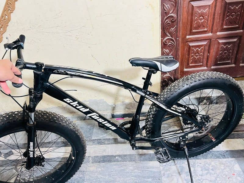 Skid Fusion Premium Bicycle for Sale – Excellent Condition 8