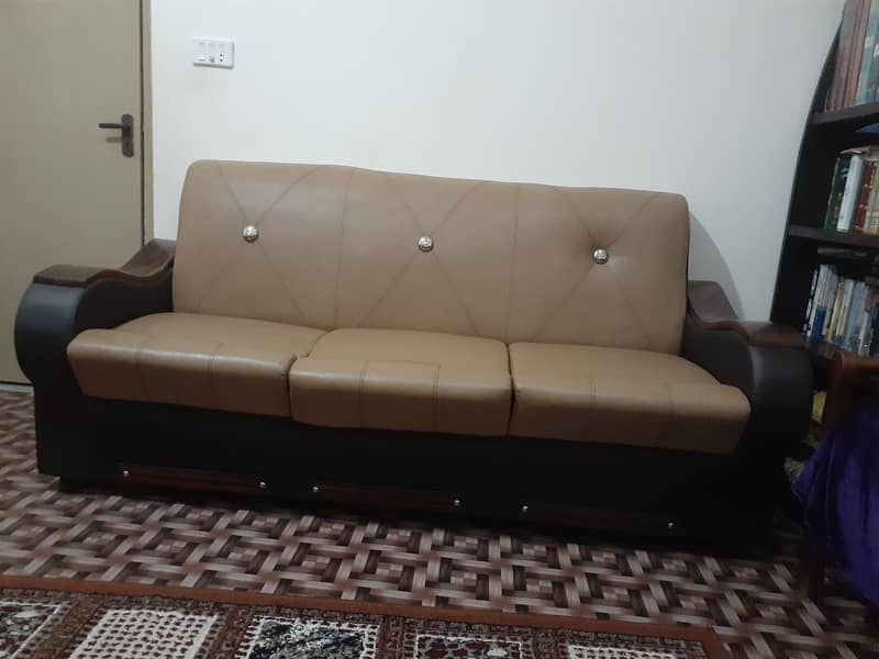 Selling my 5 seater sofa . 3