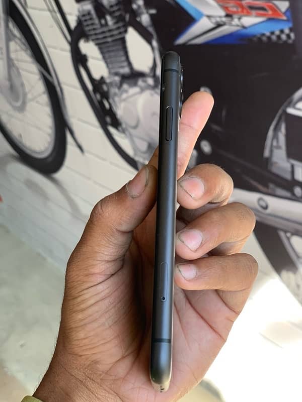 iphone 11 JV black colour 87 health 2