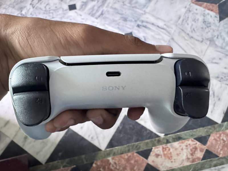 PS 5 CONTROLLER 2