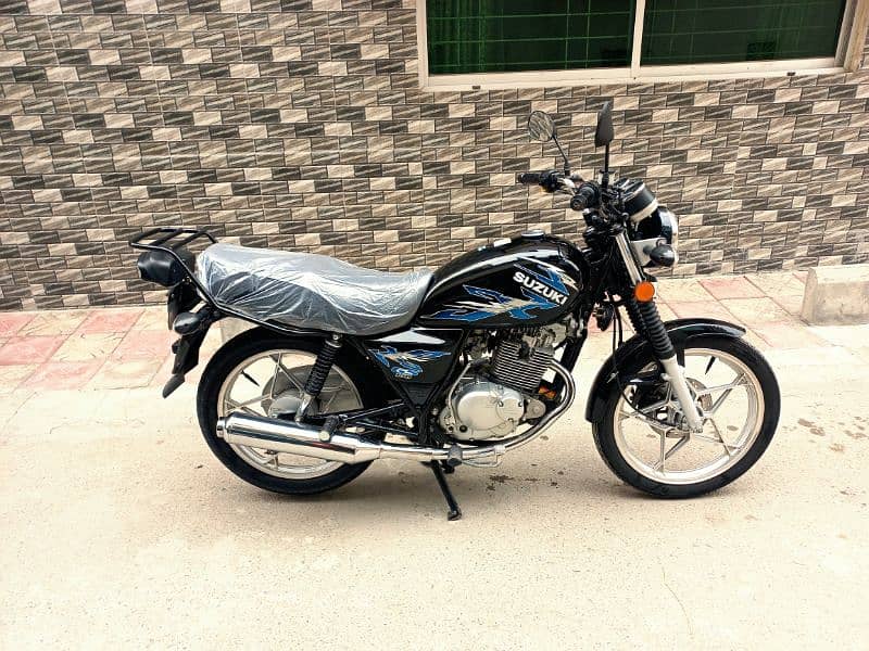 Suzuki GS 150 SE 2022 model 8200 km driven only like new bike 0